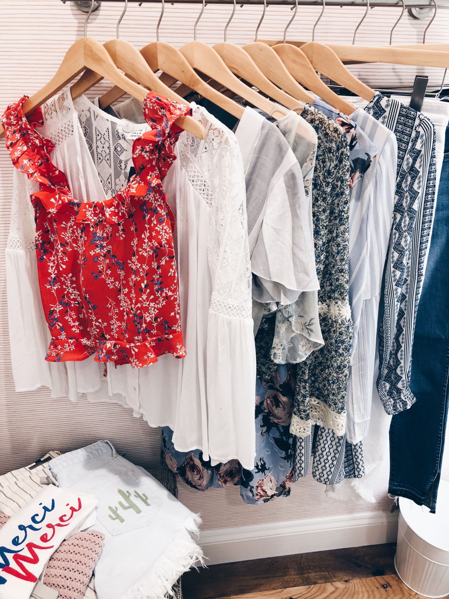 Processed with VSCO with hb1 presetShop The DC Darlings favorite looks for Spring South Moon Under! View the clothing, shoes, and accessories we purchased from a variety of brands.