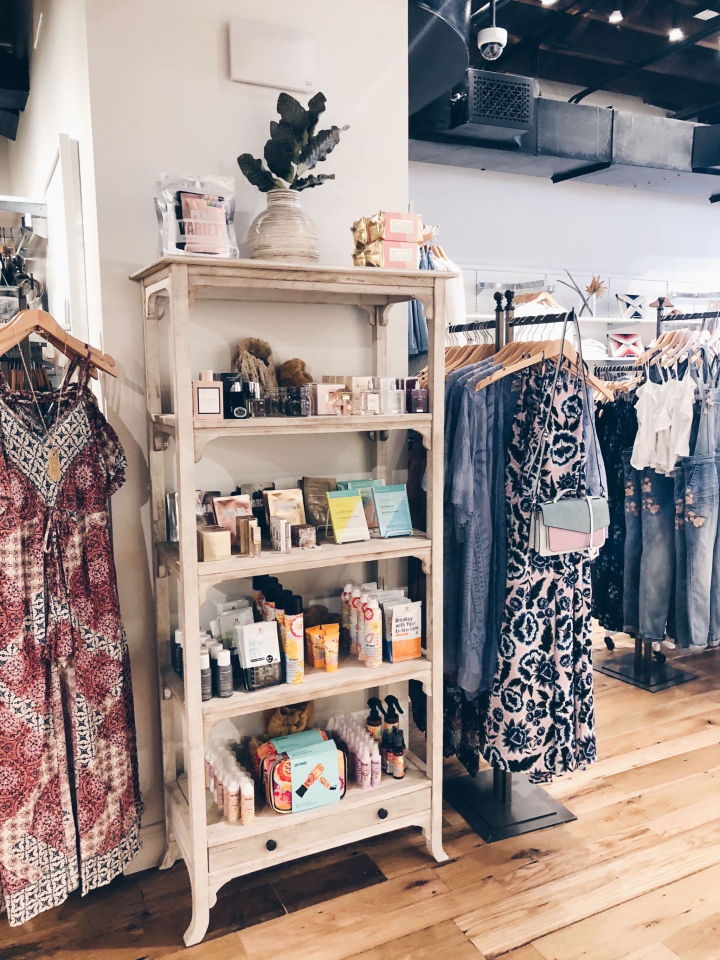 Shop The DC Darlings favorite looks for Spring South Moon Under! View the clothing, shoes, and accessories we purchased from a variety of brands.